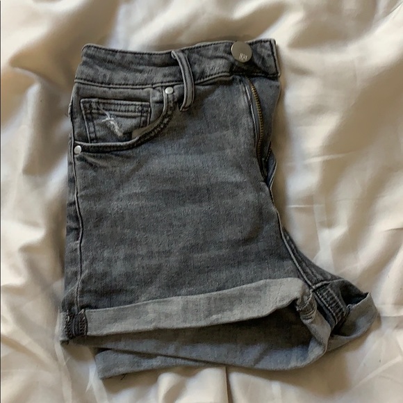 Shorts - Picture 2 of 5